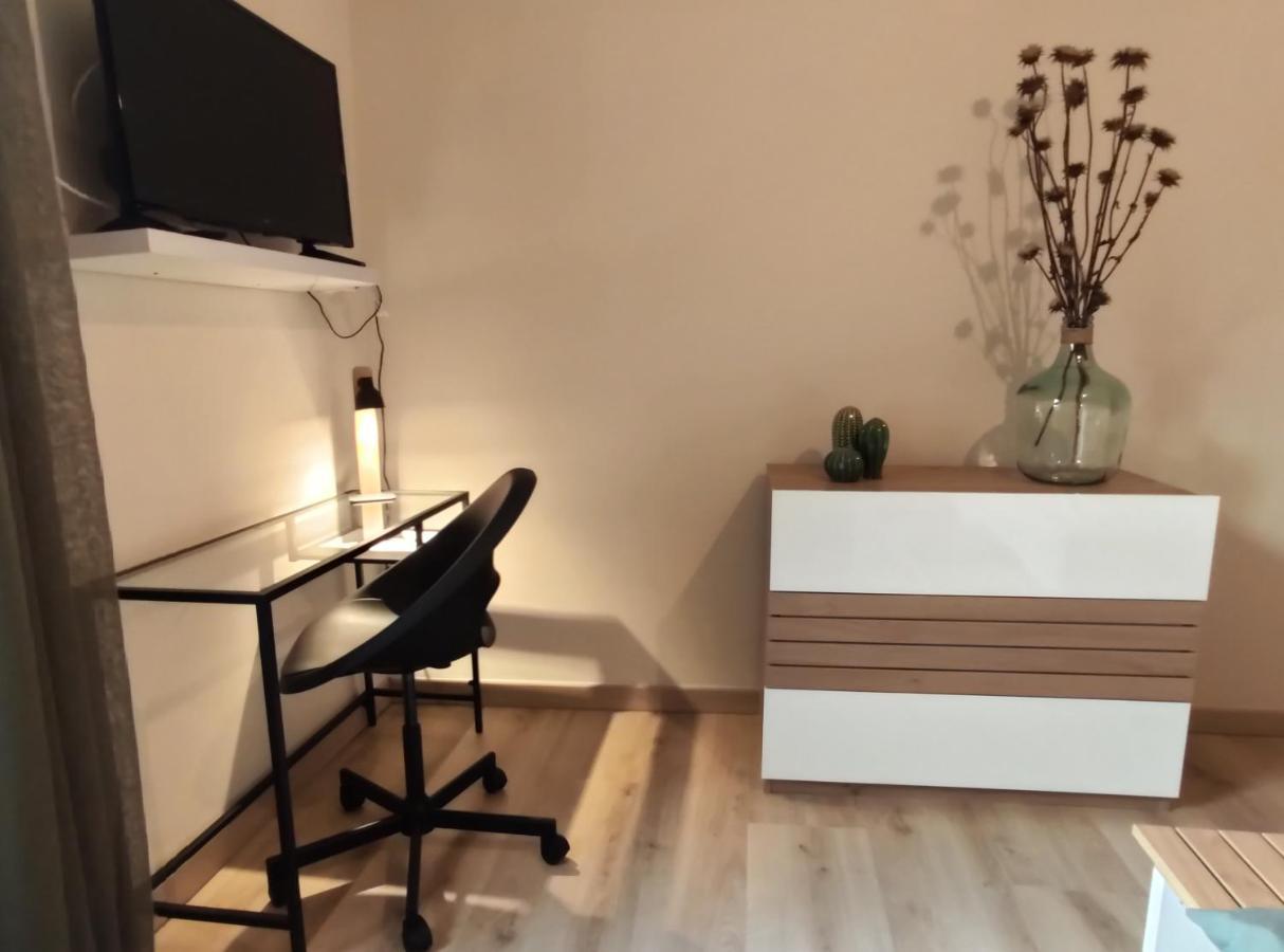 Chez Leon - Clim' & Patio - Appart Loupian Centre Εξωτερικό φωτογραφία